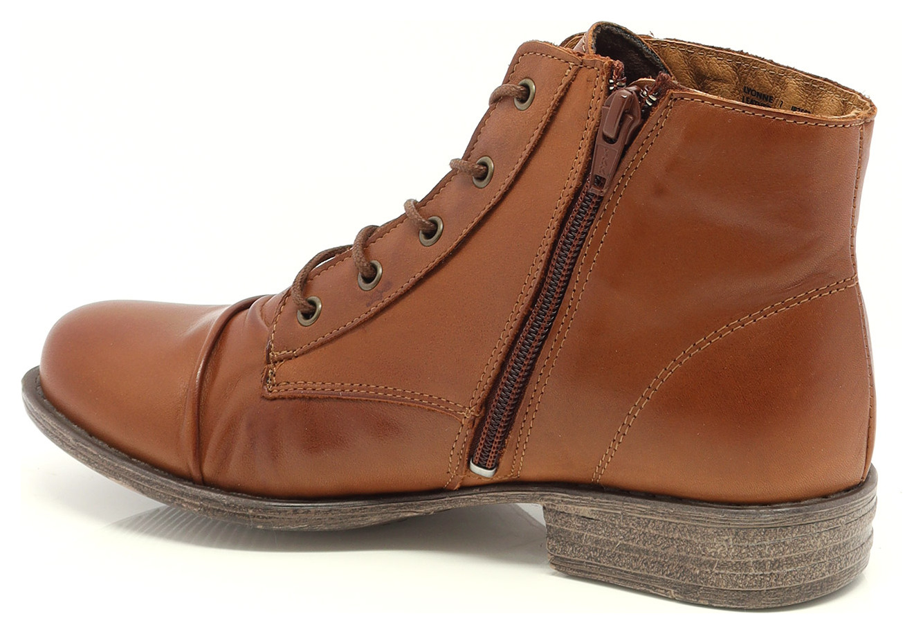 MIZ MOOZ: The lace-up ankle boot